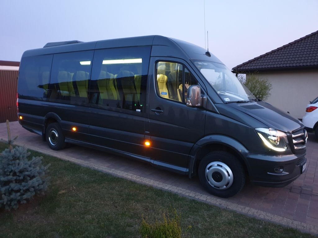 Komfortowe busy Mercedes Sprinter 20 osobowe wynajem busów przewozy osób