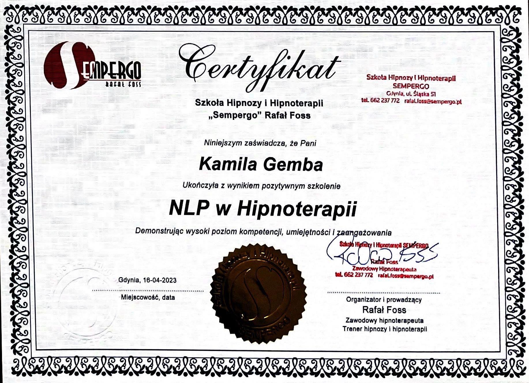 Skan certyfikatu ukończenia szkolenia NLP w dziedzinie hipnoterapii, wydanego przez Szkołę Hipnozy i Hipnoterapii Sempergo Rafał Foss dla Kamili Gemby, z pieczęcią i podpisem organizatora...