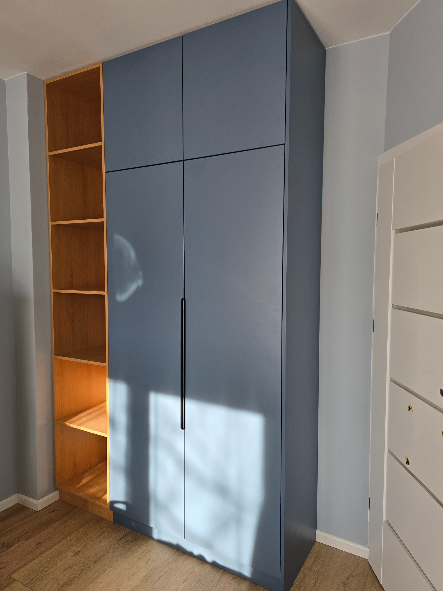 Niebieski mglisty w młodzieżowym wydaniu.