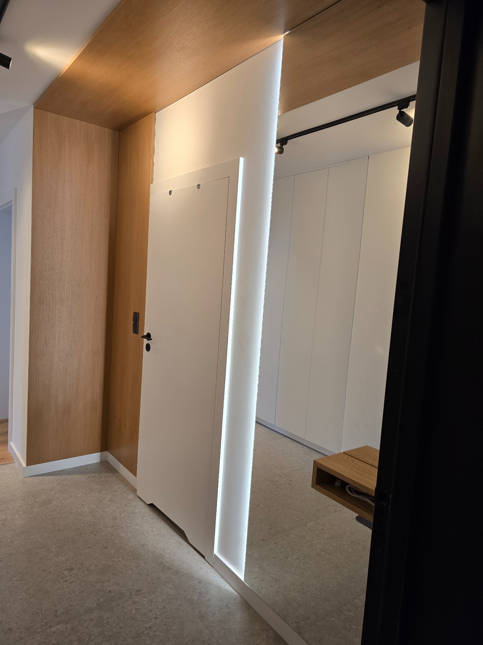 Fornir dębowy zawsze elegancki i ciepły.