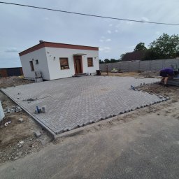 Układanie kostki brukowej Września 3