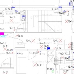 2Fire Piotr Matuszewski - Fragment planu architektonicznego budynku z naniesionymi symbolami i oznaczeniami instalacji elektrycznych, w tym punktów oświetleniowych i gniazd, z podziałem na pomieszczenia.