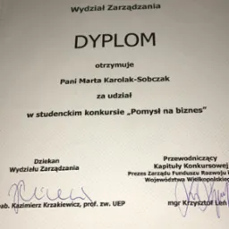 Dyplom Uniwersytetu Ekonomicznego w Poznaniu dla Marty Karolak-Sobczak za udział w studenckim konkursie 'Pomysł na biznes', podpisany przez Dziekana Wydziału Zarządzania i Przewodniczącego Kapituły...