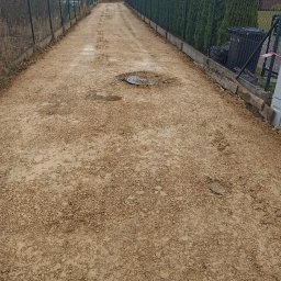 droga wykonana z dolomitu z wykorzystaniem geowłókniny