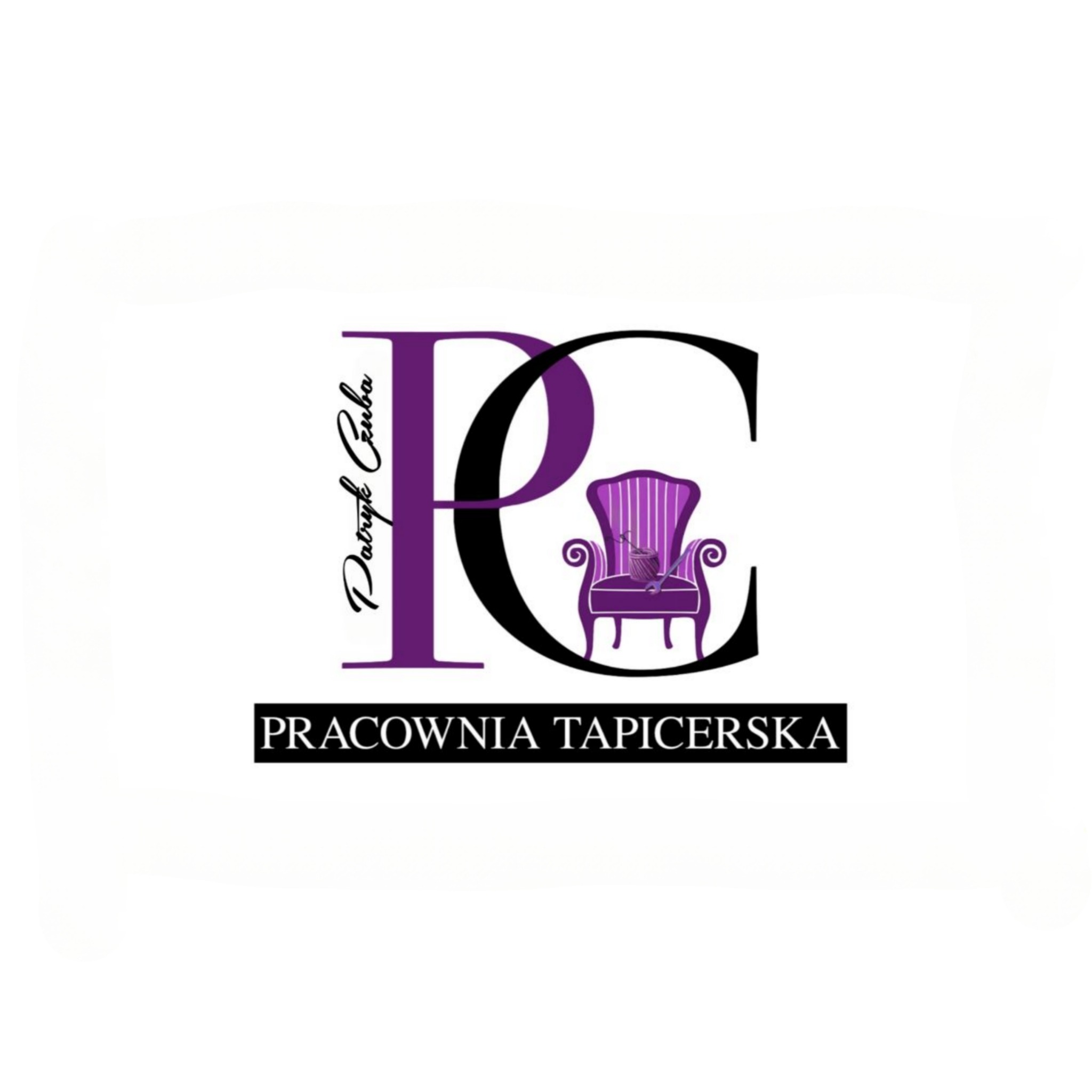 Logo pracowni tapicerskiej z inicjałami PC, stylizowanym fotelem i narzędziami tapicerskimi w odcieniach fioletu i czerni.