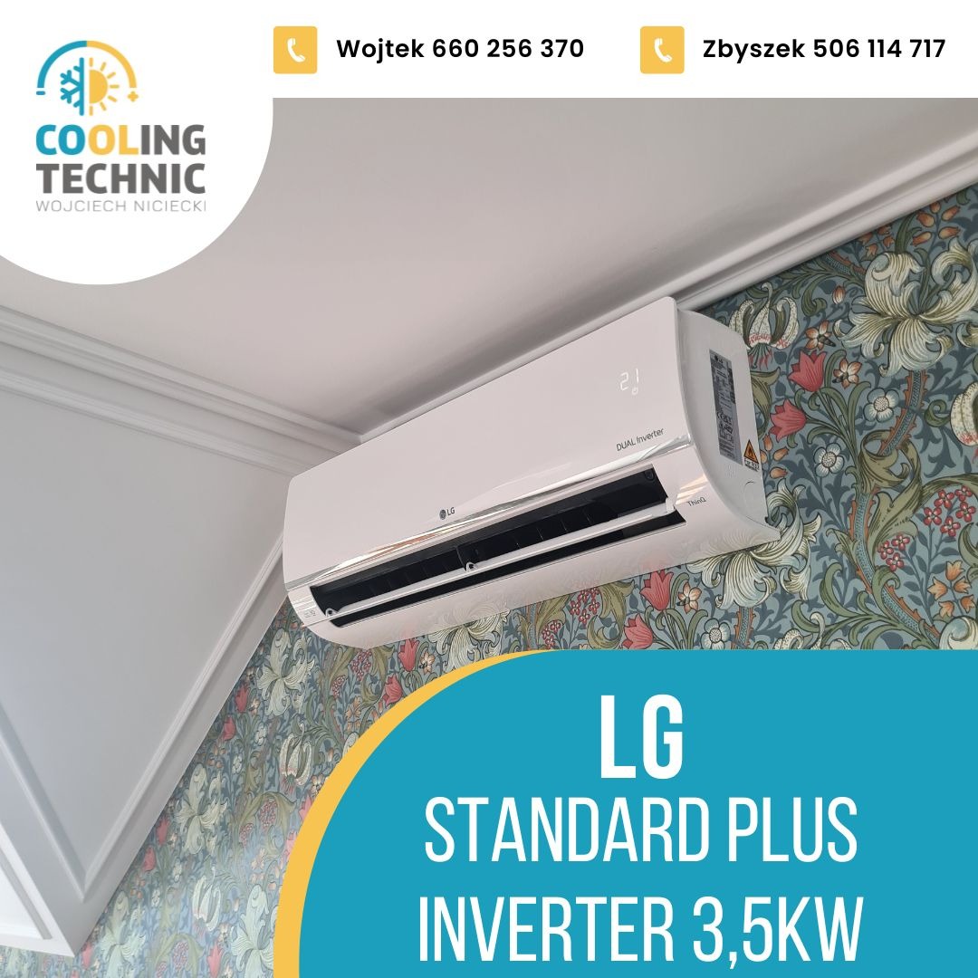 Biała jednostka klimatyzacji LG Standard Plus Inverter 3.5kW zamontowana na ścianie z wzorzystą tapetą w pomieszczeniu z ozdobnym sztukateryjnym sufitem.