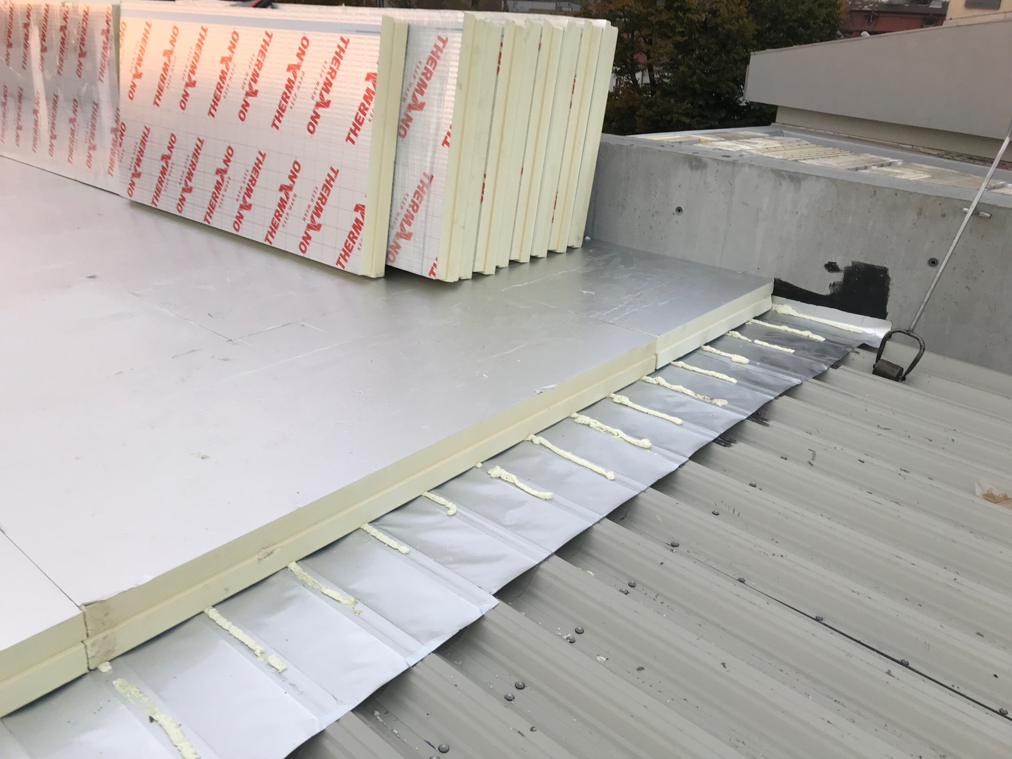 Dach klejony na basenie