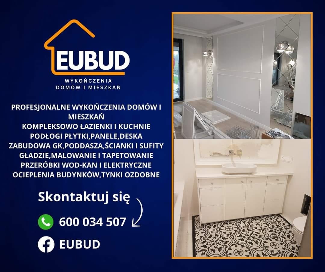 Biała łazienka z wzorzystą podłogą i lustrzaną ścianą. Widoczna umywalka z szafką i fragment toalety. W tle ściana z dekoracyjnymi listwami i lustrami.