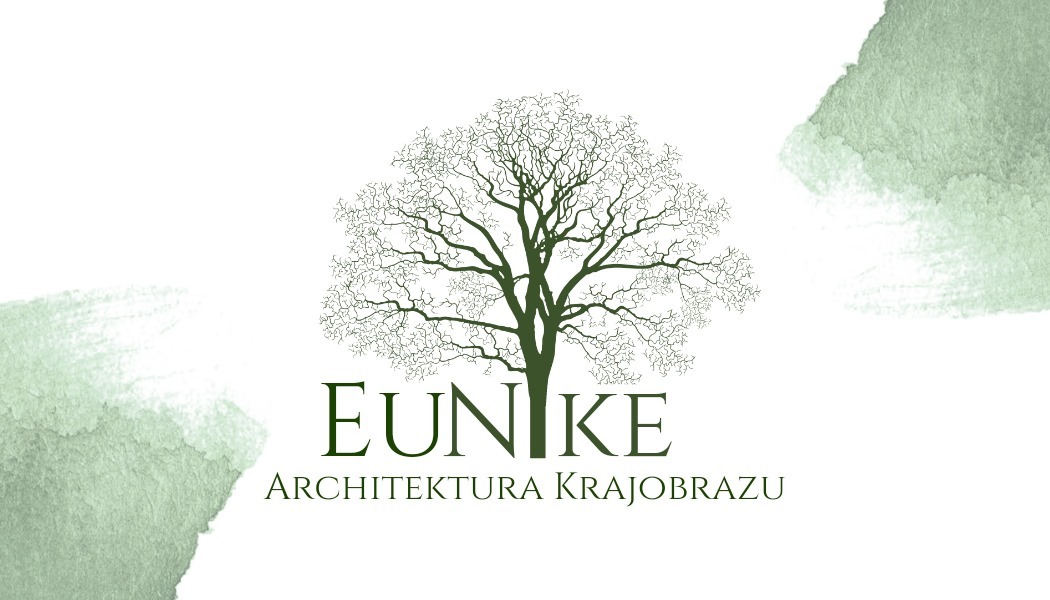 Logo firmy Eunike Architektura Krajobrazu z drzewem w grafice. Zielone akwarelowe plamy w tle. Minimalistyczny design.