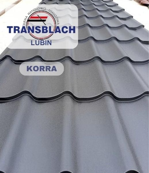 Szare metalowe pokrycie dachowe faliste, model KORRA, z widocznym logo firmy TRANSBLACH Lubin w lewym górnym rogu.
