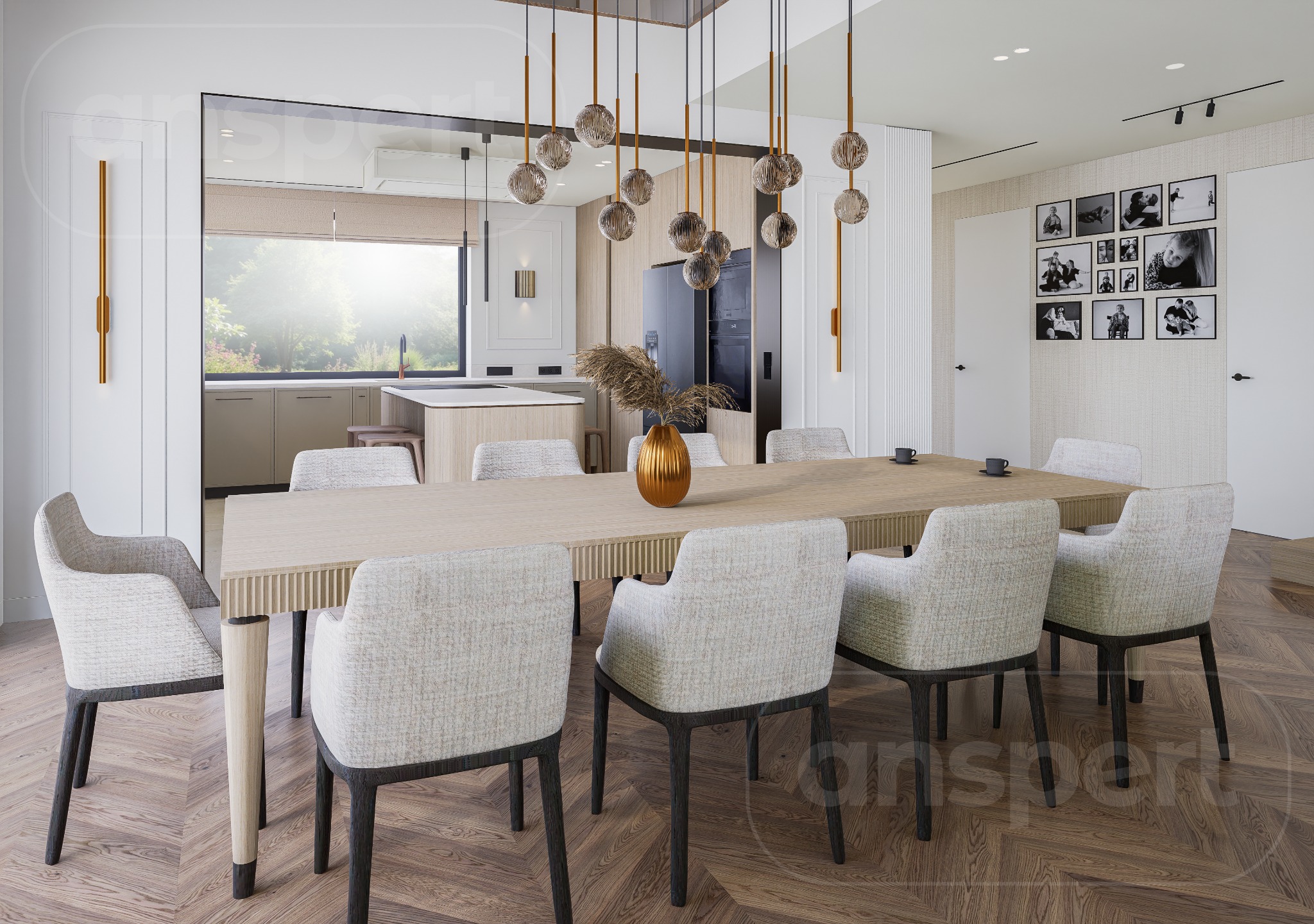 Jasna jadalnia z drewnianym stołem otoczonym krzesłami z tapicerką w odcieniach szarości. Nad stołem wiszą dekoracyjne lampy. W tle widoczna kuchnia i galeria zdjęć.