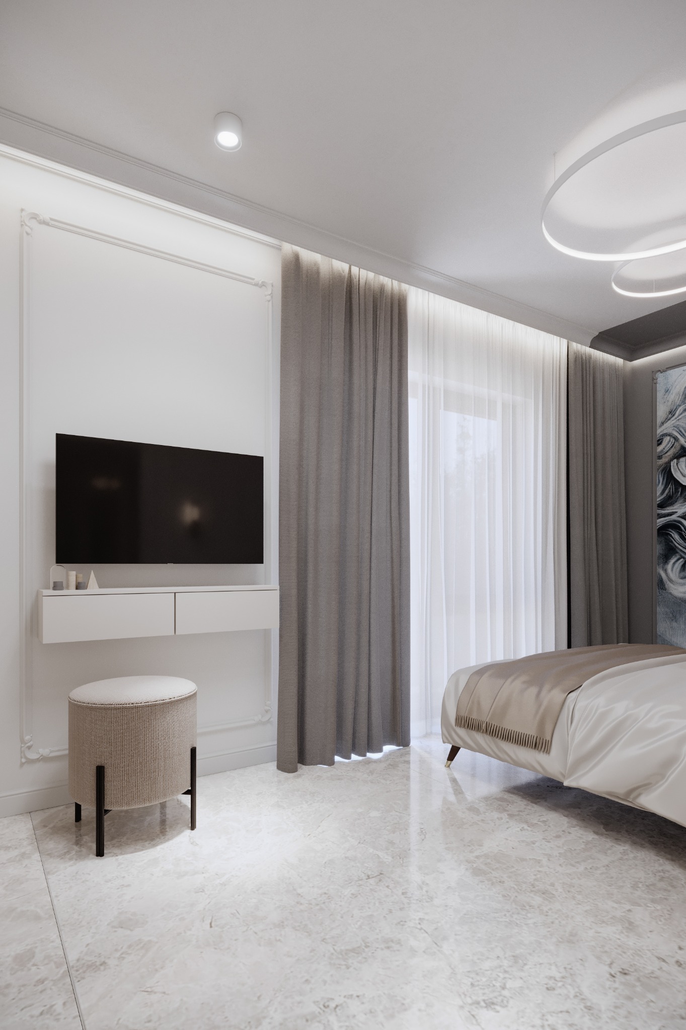 Elegancka sypialnia w bieli i szarości z marmurową podłogą. Minimalistyczna toaletka z telewizorem, okrągły puf i łóżko z beżową narzutą. Nowoczesne oświetlenie sufitowe.