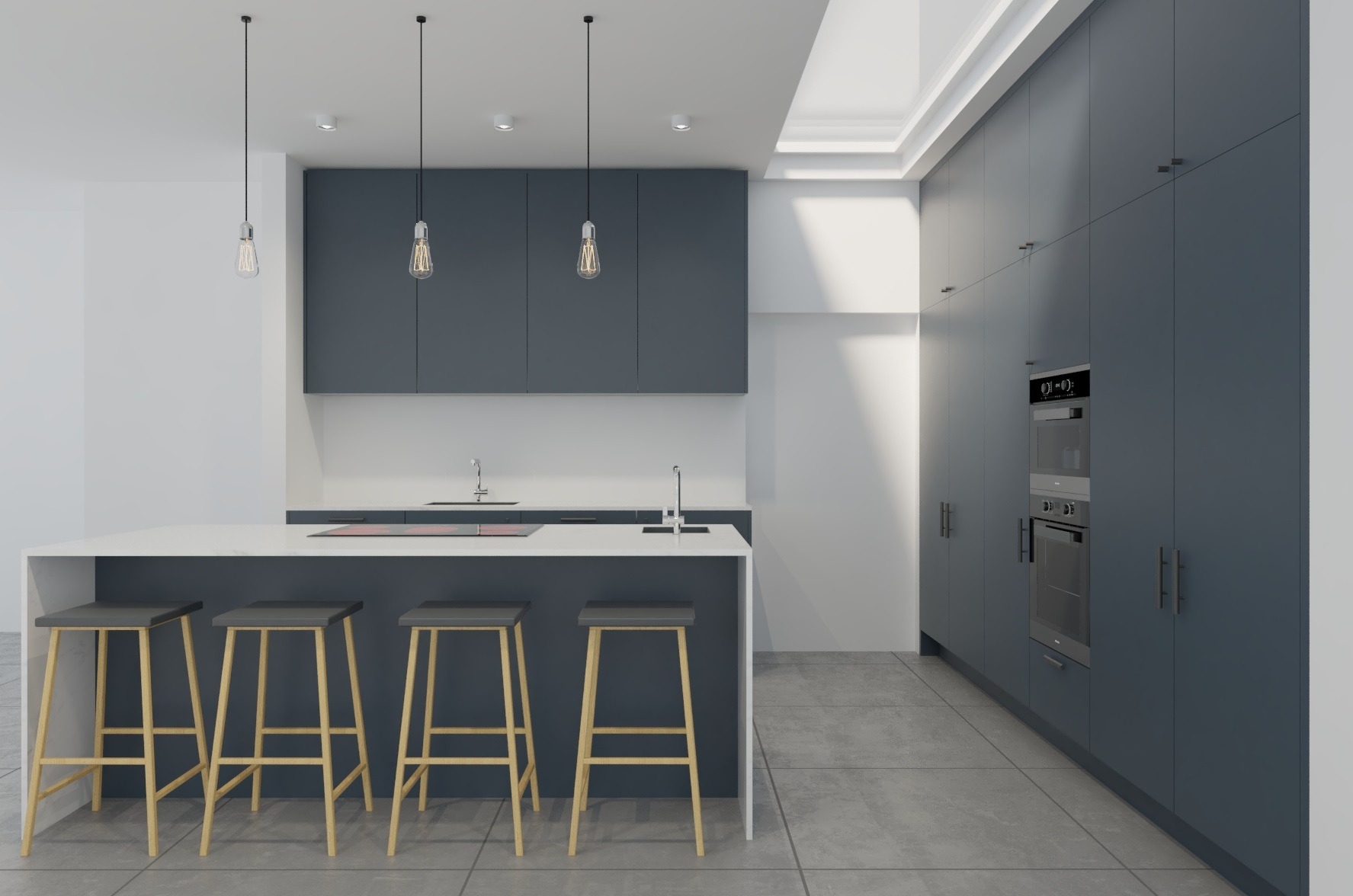 Nowoczesna kuchnia z szarymi szafkami, białym blatem i czterema drewnianymi stołkami barowymi, oświetlona wiszącymi lampami z żarówkami Edisona.