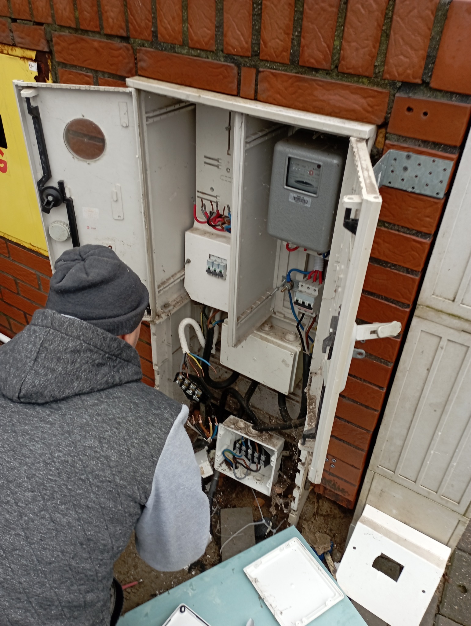 Przyłącze elektryczne.