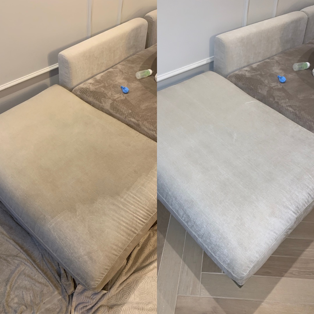 Porównanie przed i po prania tapicerki kanapy w odcieniach beżu i szarości, widoczna różnica w czystości i odświeżeniu koloru, z pozostawionymi akcesoriami do czyszczenia.