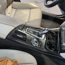 PIN UP CAR WASH SPÓŁKA Z OGRANICZONĄ ODPOWIEDZIALNOŚCIĄ - Czyszczenie środka taxi.