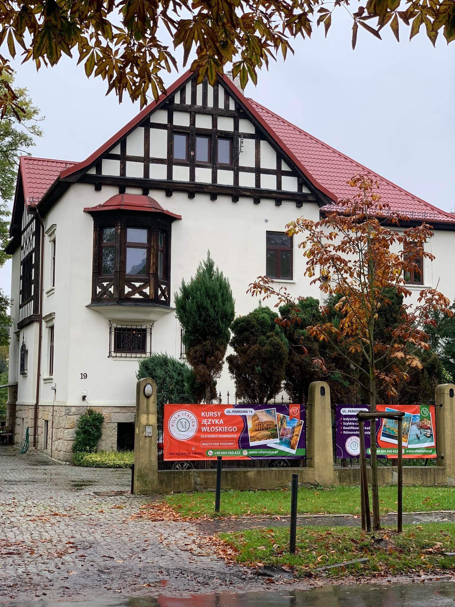 widok na naszą willę od ulicy :)