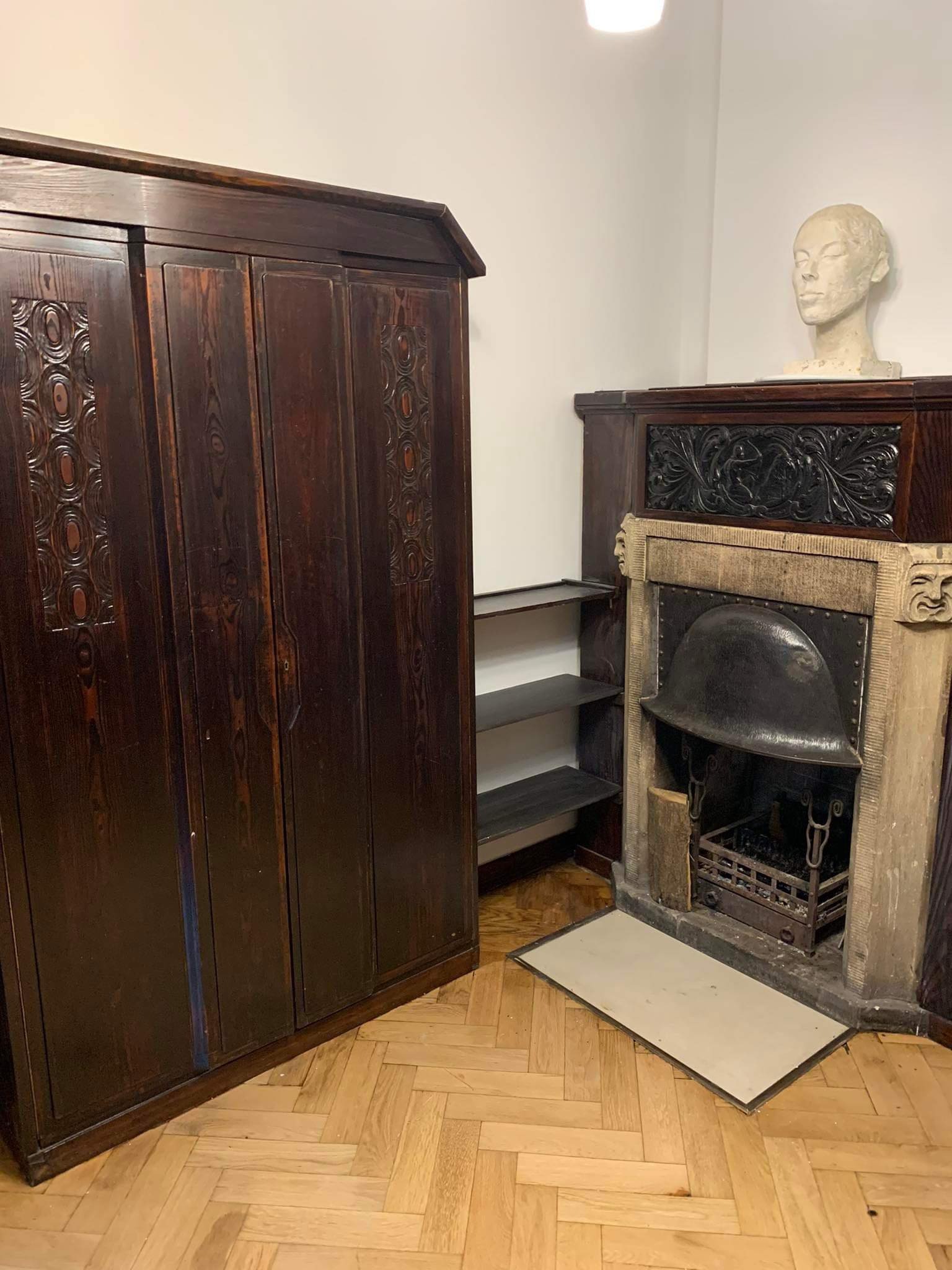 drugi kominek (na parterze w przedsionku)