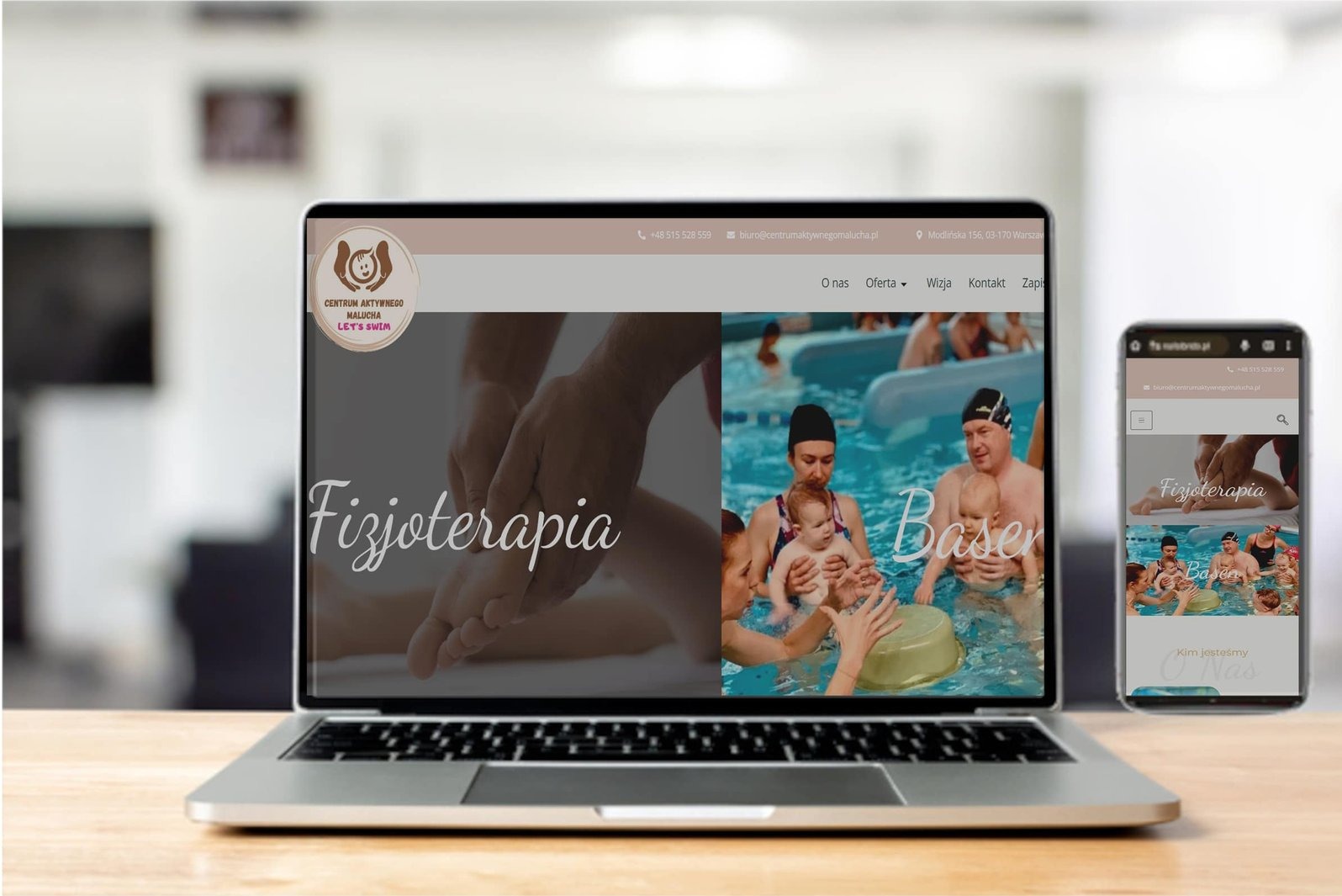 Laptop i smartfon prezentują responsywną stronę internetową centrumaktywnegomalucha.pl z sekcjami fizjoterapii i basenu dla dzieci. Widok strony na obu urządzeniach.