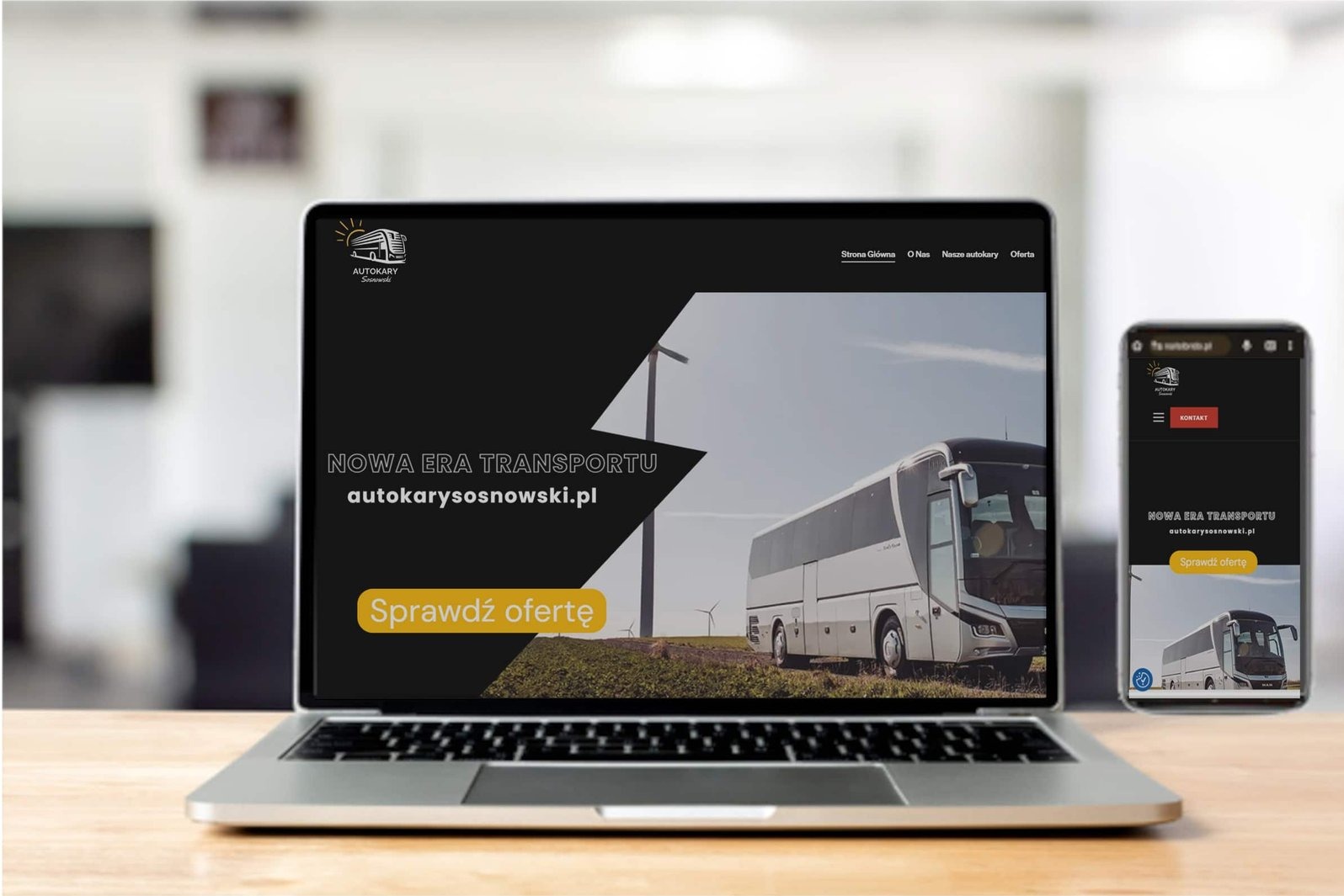 Laptop i smartfon prezentują stronę autokarysosnowski.pl z autobusem w tle, hasłem 'Nowa Era Transportu' i przyciskiem 'Sprawdź ofertę'. Układ responsywny.
