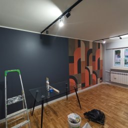 Malowanie, tapetowanie, montaż listew i oświetlenia w pokoju