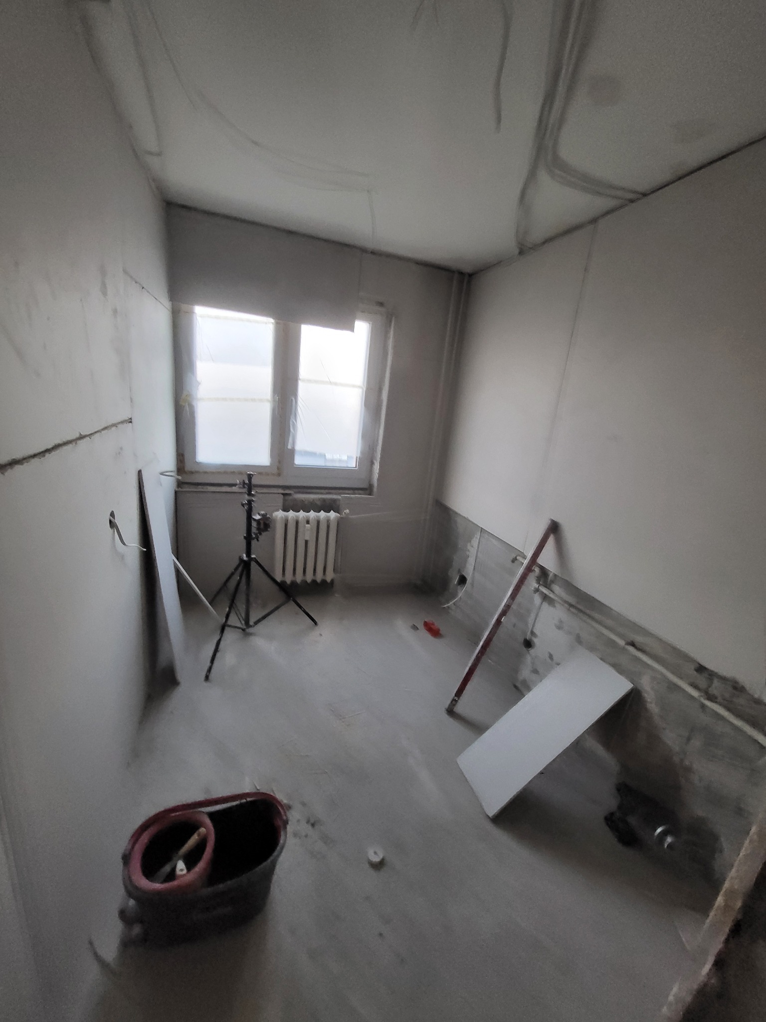 Płyty gk na ścianach wraz z sufitem podwieszanym