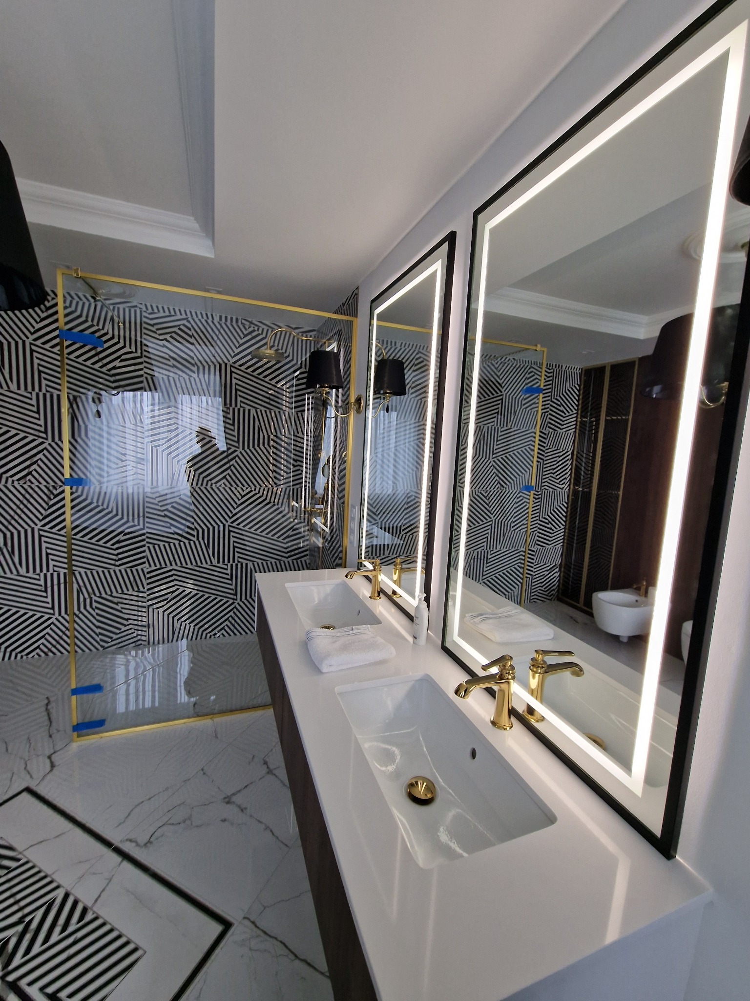 lustra led + ściana prysznicowa walkin