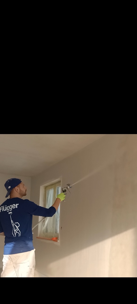 W trakcie realizacji. Tynki cementowo wapienne . Szpachlowanie metodą natryskową