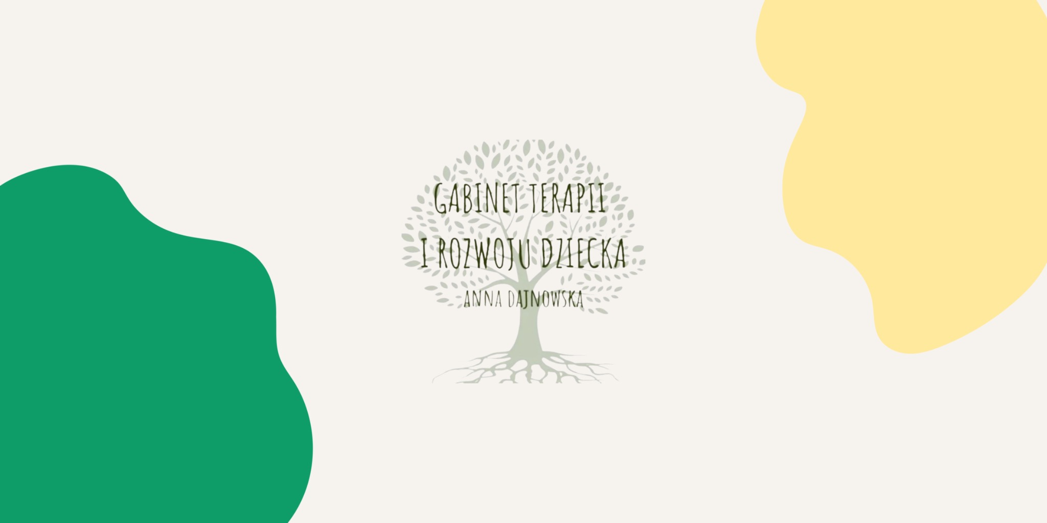 Logo gabinetu terapii i rozwoju dziecka Anny Dajnowskiej w formie drzewa z liści, na jasnym tle z zieloną i żółtą abstrakcyjną plamą po bokach.