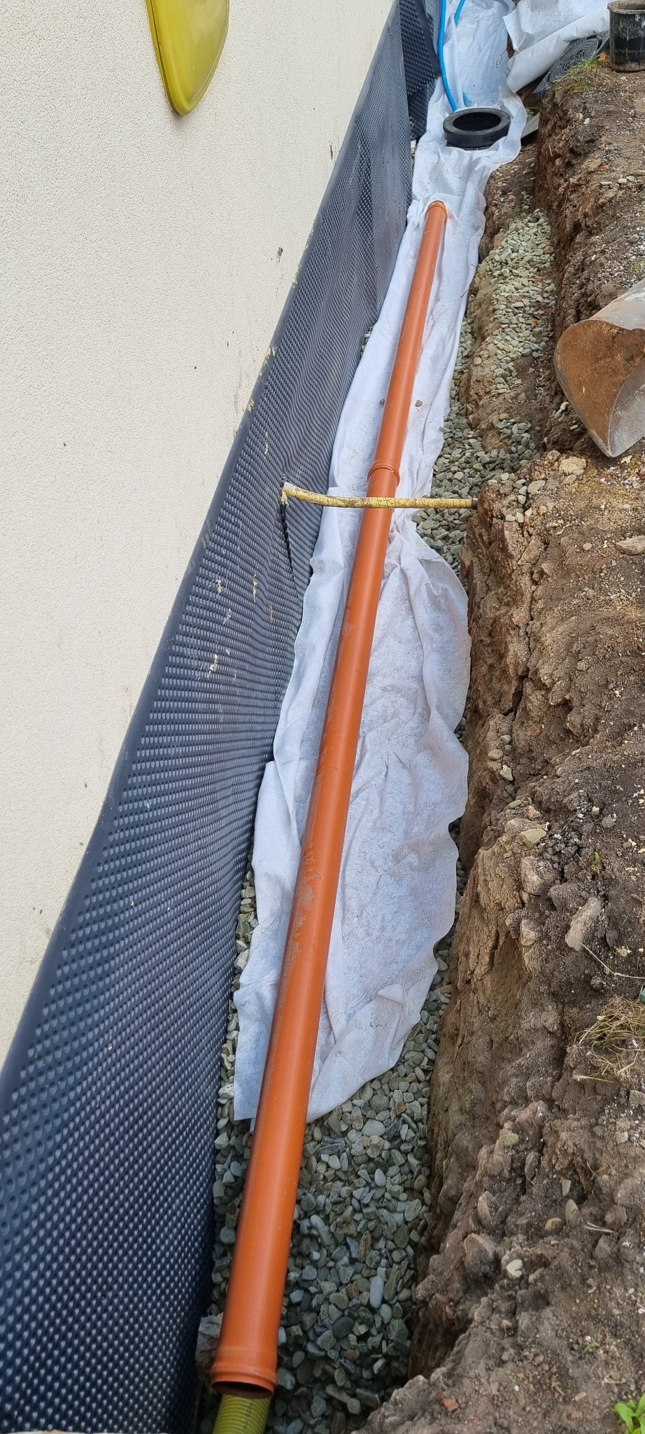 Komplet, czyli hydroizolacja, ocieplenie, drenaż, odprowadzenie deszczówki. Zapraszamy do współpracy!!!