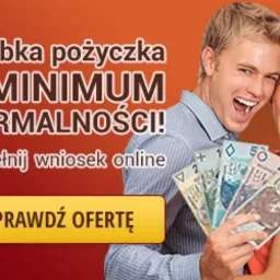 Uśmiechnięta para trzymająca wachlarz banknotów polskich złotych, z tekstem 'Szybka pożyczka Z MINIMUM FORMALNOŚCI! Wypełnij wniosek online. Sprawdź ofertę' na pomarańczowym tle.