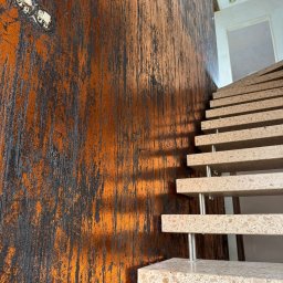 Effekt Roccoco z metalicznym czerwonym złotem klatka schodowa