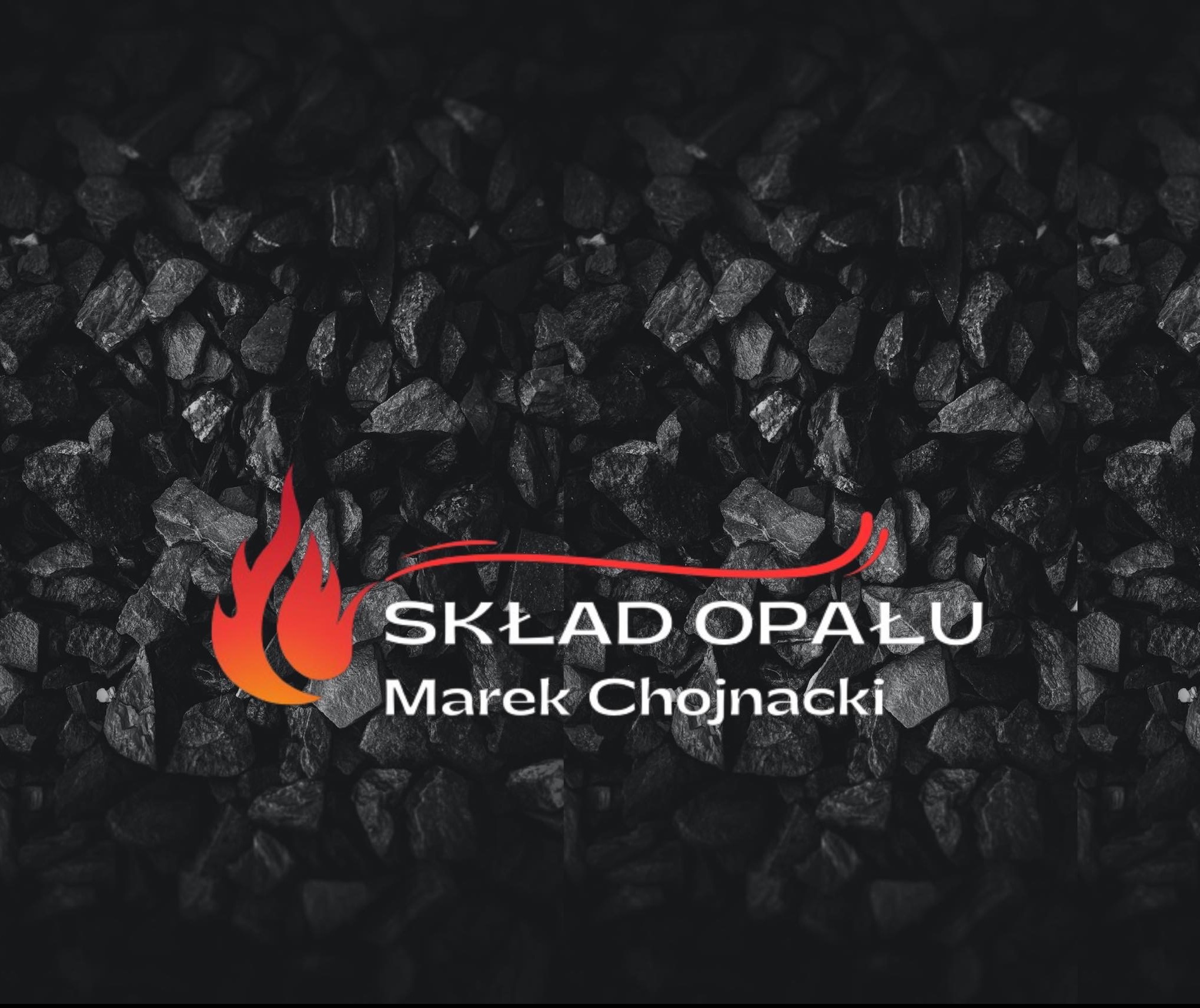 Logo firmy Skład Opału Marek Chojnacki na tle bryłek węgla, z symbolem płomienia w kolorach pomarańczy i czerwieni.