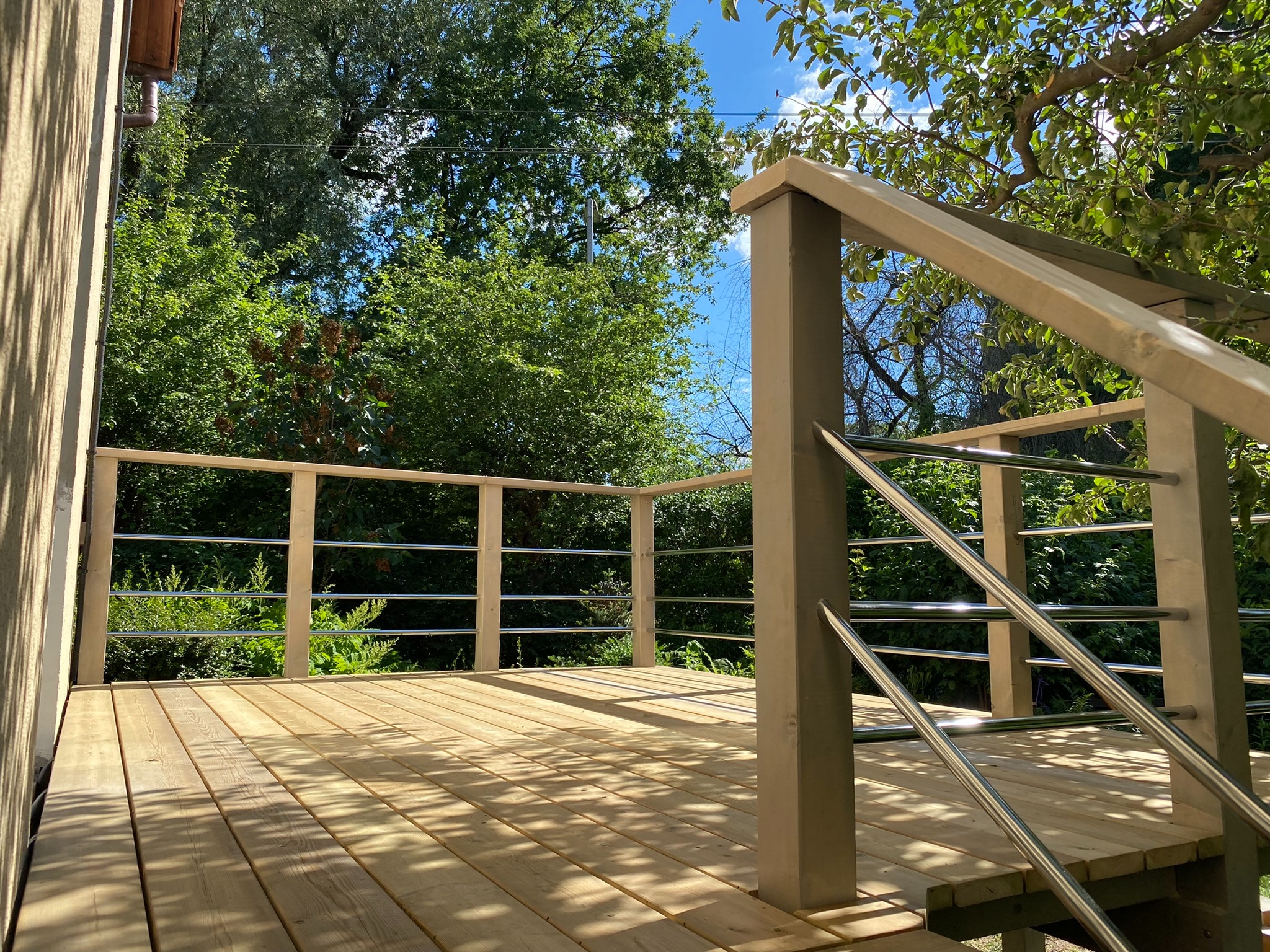 Taras z deski drewnianej impregnowanej