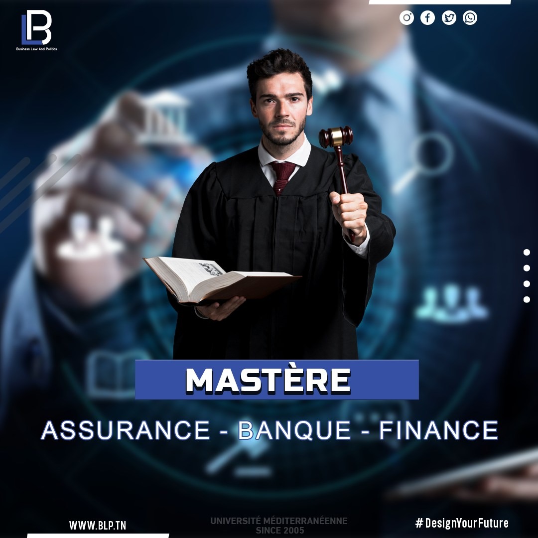 Mężczyzna w todze trzymający młotek i otwartą książkę, na tle grafiki z elementami biznesowymi, reklama studiów podyplomowych z zakresu prawa, bankowości i finansów.