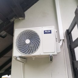 Montaż jednostki zewnętrznej na domku letniskowym 