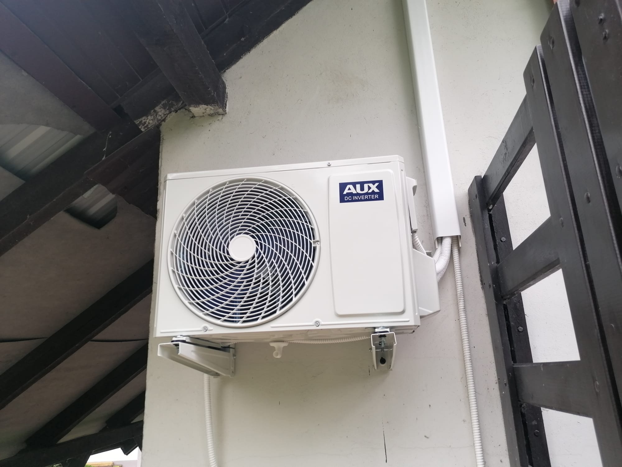 Montaż jednostki zewnętrznej na domku letniskowym