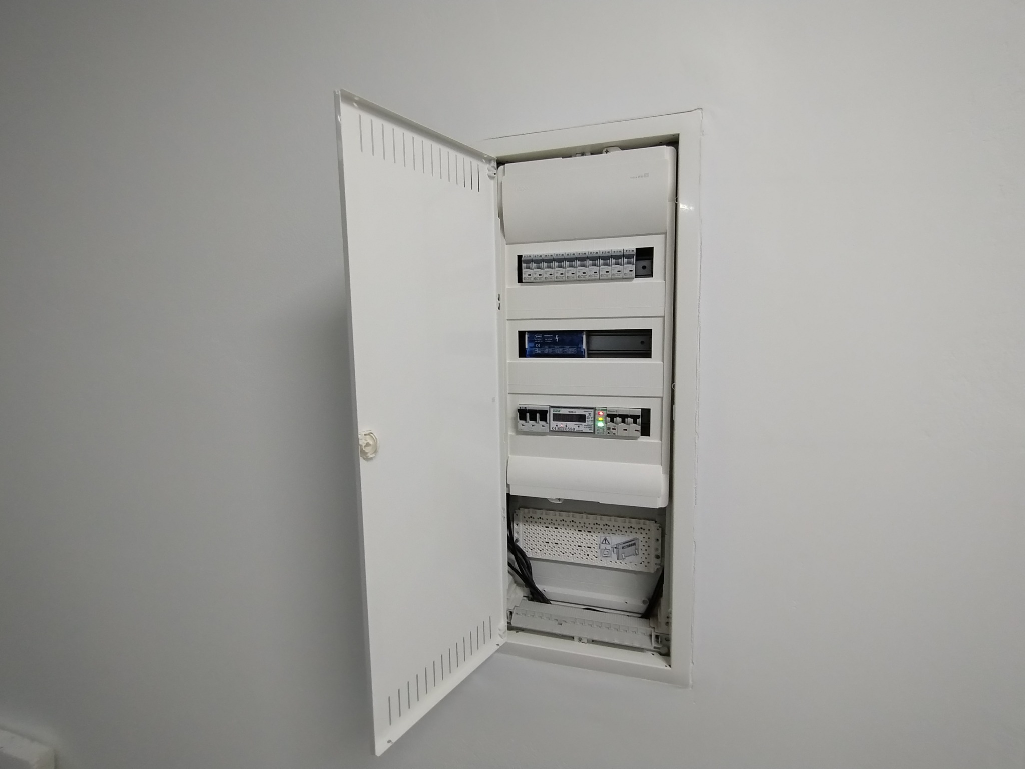 Rozdzielnia hydryda - szkoła językowa Wrocław