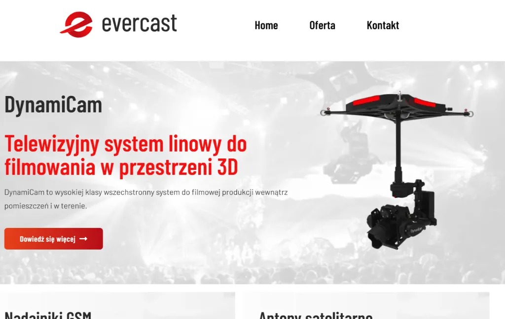 Strona internetowa firmy Evercast prezentująca telewizyjny system linowy DynamiCam do filmowania w przestrzeni 3D, z widocznym dronem z kamerą na tle rozświetlonej sceny.
