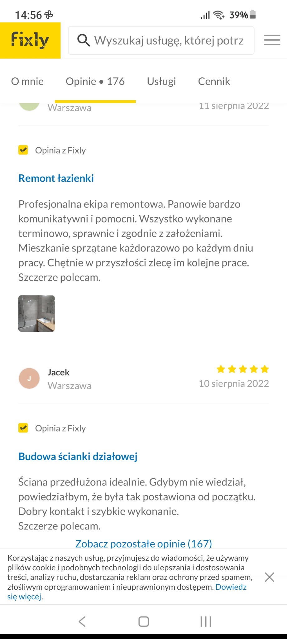 Zrzut ekranu z aplikacji Fixly, prezentujący opinie użytkowników na temat usług remontowych, w tym pozytywną recenzję dotyczącą odnowienia pomieszczenia sanitarnego oraz budowy ścianki działowej,...