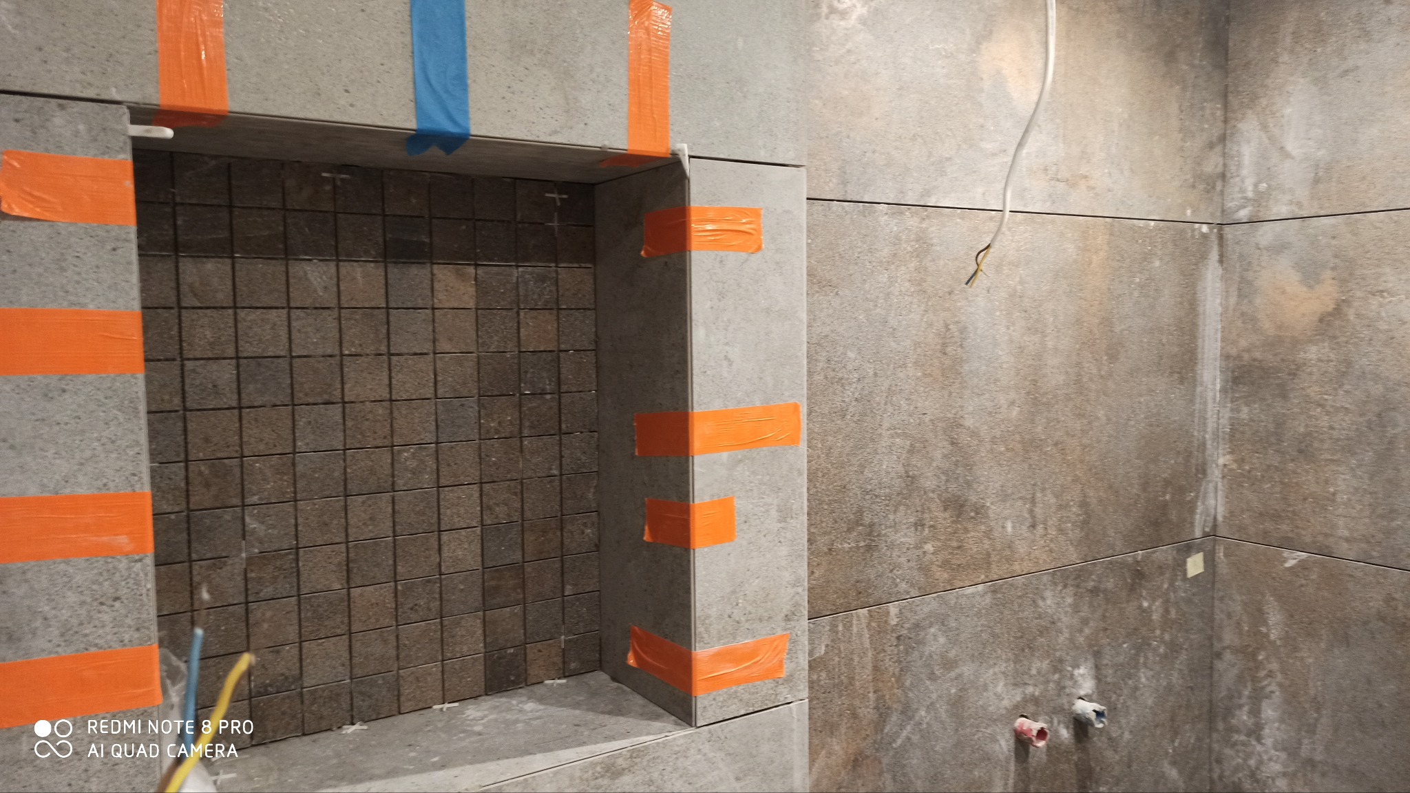 przykładowa łazienka w trakcie pracy