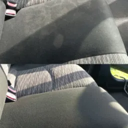 Tapicerka samochodowa przed i po czyszczeniu, widoczna plama na górnej części fotela, dolna część fotela po czyszczeniu bez plam.