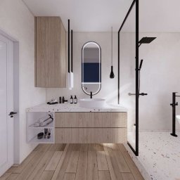 PPKstudio - Nowoczesna łazienka z drewnianą podłogą i szafką pod umywalką, owalne lustro z podświetleniem LED, czarna kabina prysznicowa i biała wanna w tle.