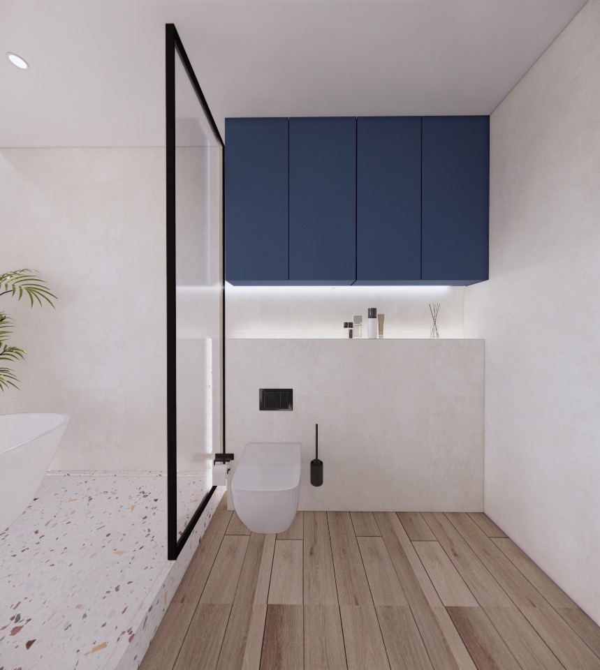Nowoczesna łazienka z wiszącą toaletą, zabudową meblową w kolorze granatowym, drewnianą podłogą i fragmentem wanny na tle mozaiki.