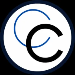 Abstrakcyjne logo z dwoma literami 'C', jedna niebieska i cieńsza, druga czarna i grubsza, na białym tle w okręgu z ciemnoniebieską obw&oacute;dką.