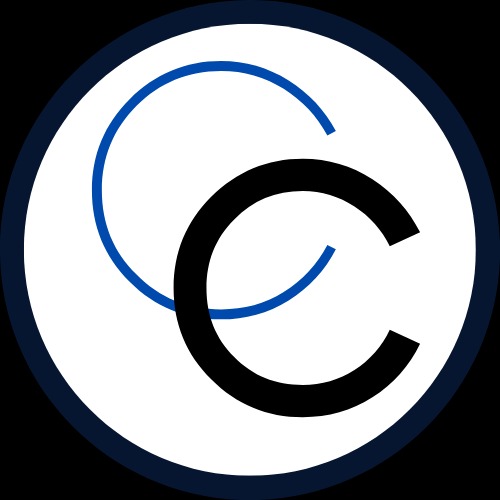 Abstrakcyjne logo z dwoma literami 'C', jedna niebieska i cieńsza, druga czarna i grubsza, na białym tle w okręgu z ciemnoniebieską obwódką.