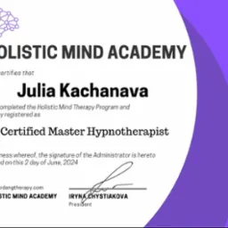Certyfikat ukończenia programu Holistic Mind Therapy dla Julii Kachanavy, zarejestrowanej jako Certified Master Hypnotherapist, wydany przez Holistic Mind Academy, podpisany przez Irynę Chystiakovą...