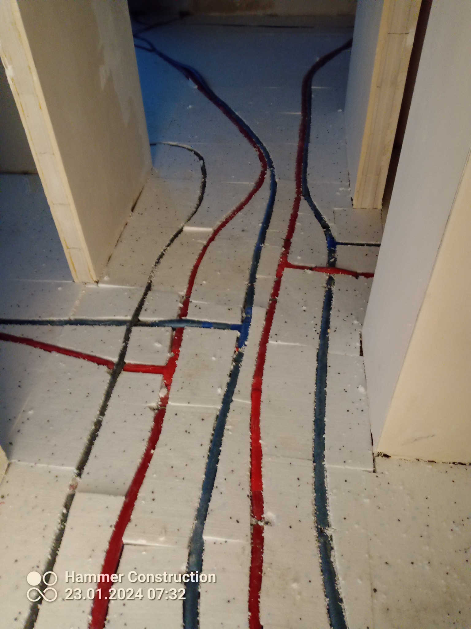 Pierwsza warstwa styropianu akustycznego