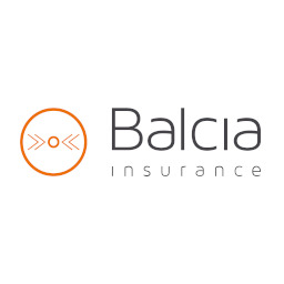 Logo Balcia Insurance: pomarańczowy okrąg z symbolem strzałek skierowanych do środka, obok szary napis 'Balcia' z dopiskiem 'insurance' mniejszą czcionką.