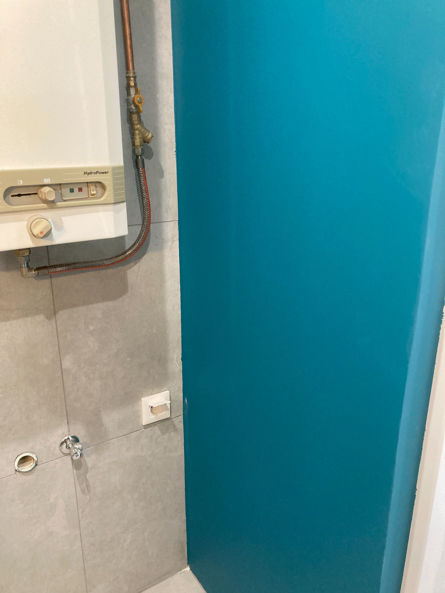 Montaż pieca w wykonanej łazience